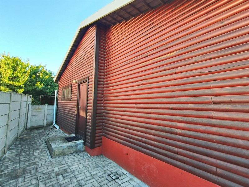 3 Bedroom Property for Sale in Fraaiuitsig Western Cape